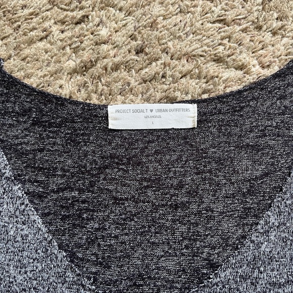 Pack of 2 Urban Outfitters shirts - Picture 6 of 9